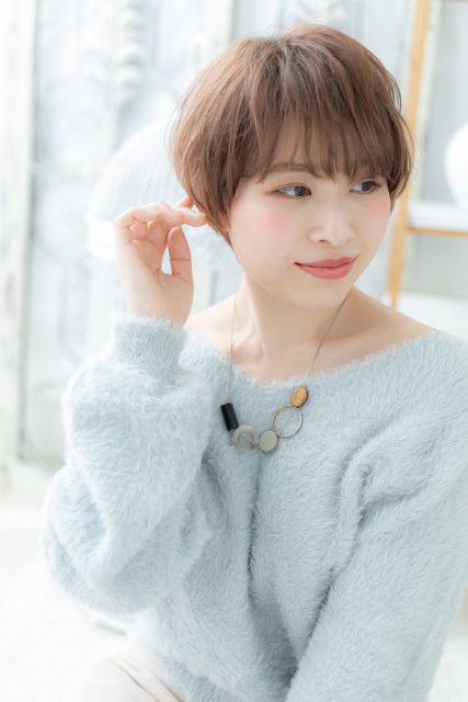 大人かわいい斜めバングナチュラルショート
