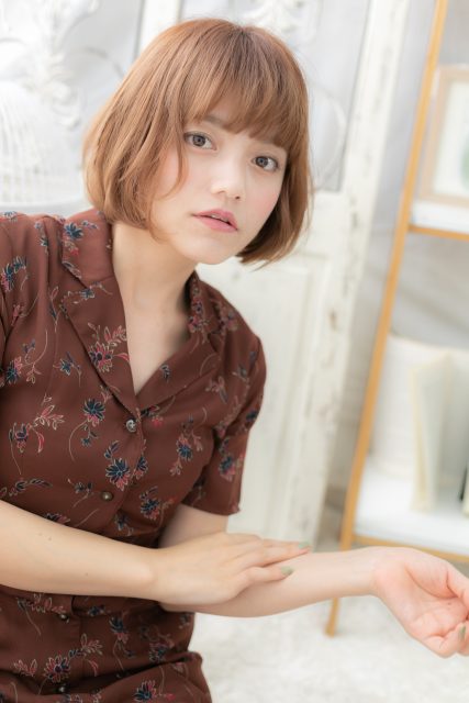 切りっぱなしシアーカラー小顔前下がりボブ