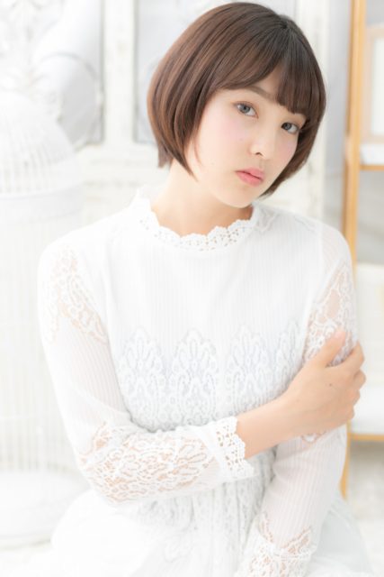 オリーブアッシュ小顔前下がりナチュラルボブ