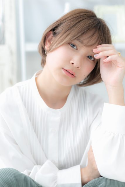 キャラメルベージュくせ毛風小顔ボブショート