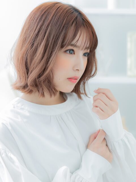 大人可愛い暖色系カラーエアリーボブ20代30代