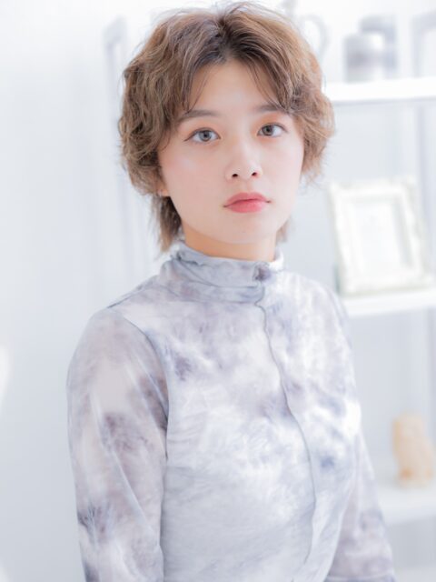 大人可愛いニュアンスパーマ小顔ショート20代30代