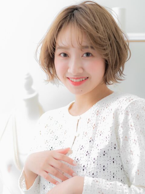大人可愛い金髪小顔ボブ20代30代