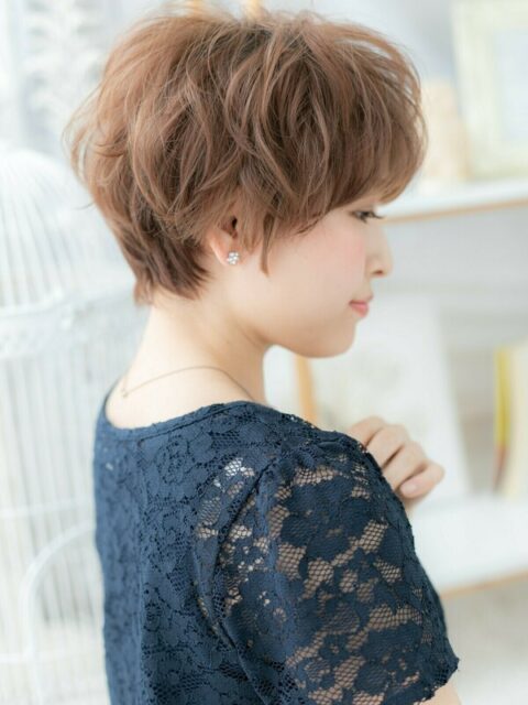 大人可愛いくせ毛風小顔ショート20代30代