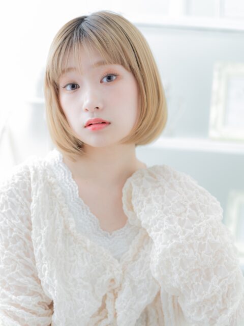 大人可愛いハイトーンホワイトベージュボブ20代30代