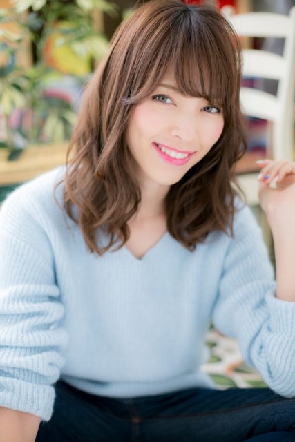 とろみカールが大人かわいい☆くせ毛風セミディ