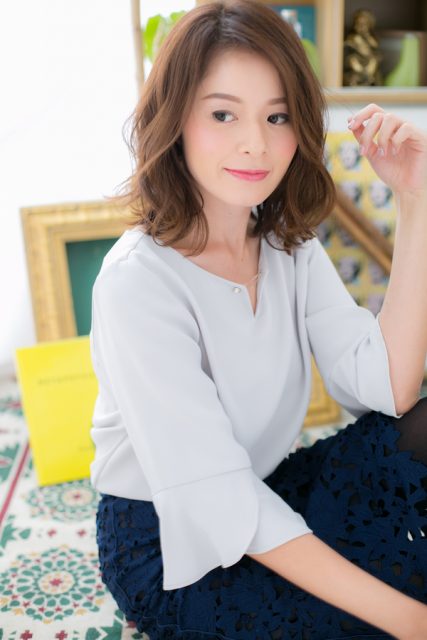 美人顔作る！アシンメトリーくせ毛風セミディ