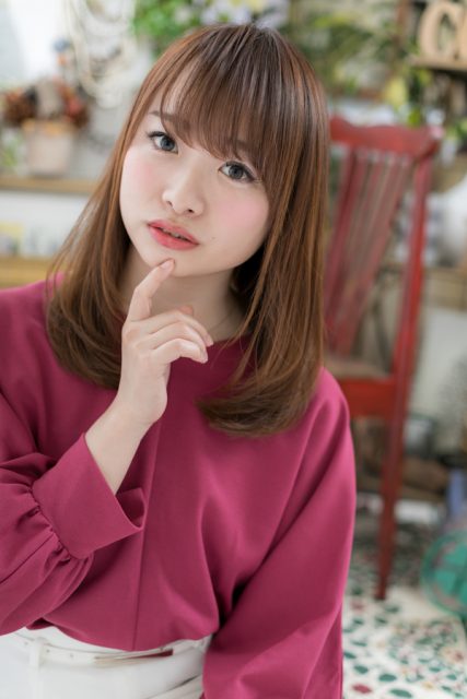 レッドブラウン×斜めバングナチュラルストレート