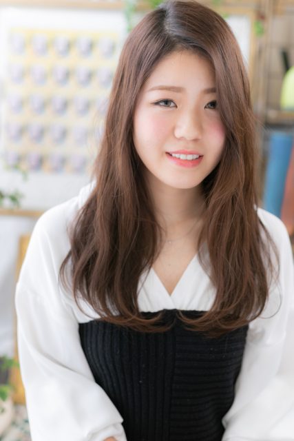 アシンメトリーくせ毛風ニュアンスストレート