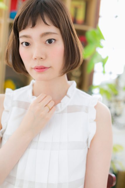 オン眉が個性的◎アシンメトリー前下がりボブ