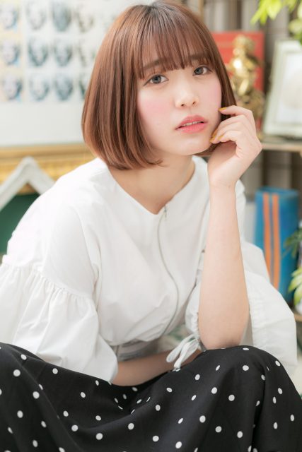 小顔前下がりワンカールボブストレート