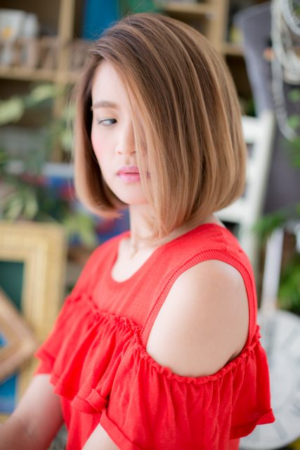 ハイトーンで攻める！前下がり大人ボブ