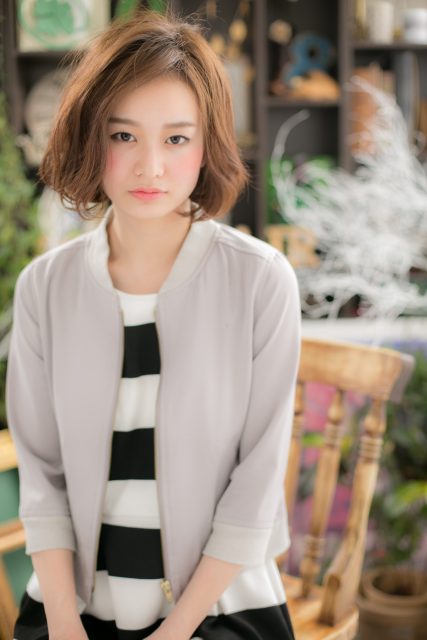 大人かわいいルーズヘア小顔前下がりボブディ
