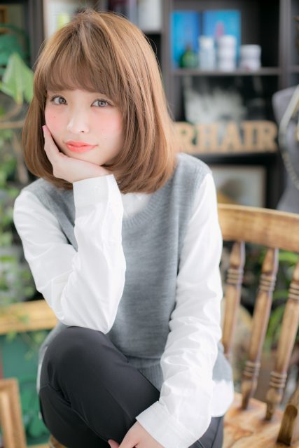 暖色系カラー大人かわいい前下がりロングボブ