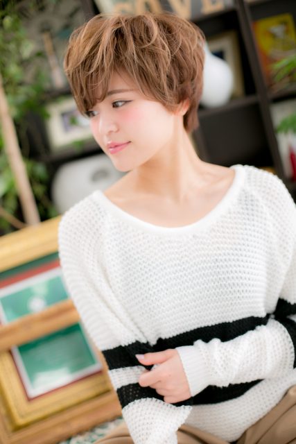 フェザーバングくせ毛風ミニウルフショート