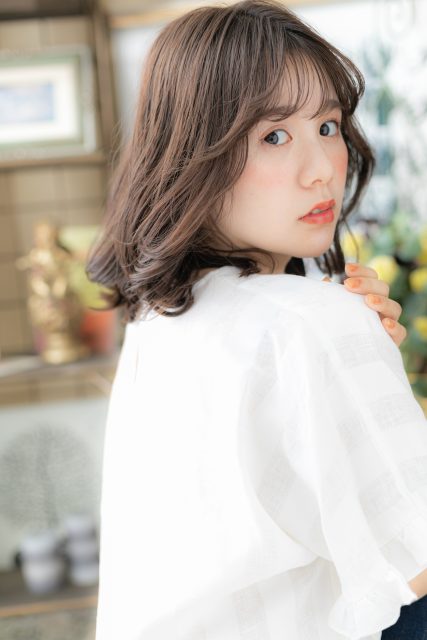 黒髪くすみカラーくせ毛風エアリーミディ