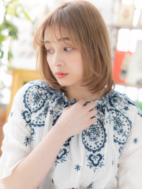 シースルーバング外国人風ハイトーンカラー