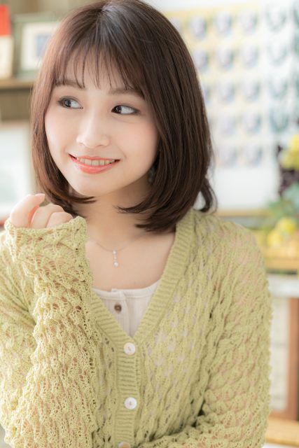 ツヤ髪チャコールグレー大人かわいいロブヘア