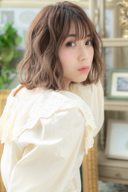 ハイライト外国人風カーキアッシュくびれボブ