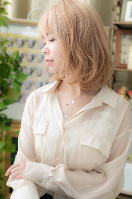 韓国風ハイトーンカラー小顔ラフニュアンス