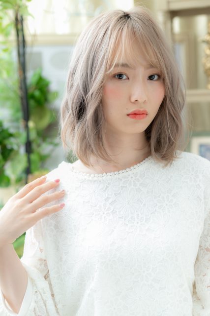 外国人風ハイトーンカラーシースルーバング