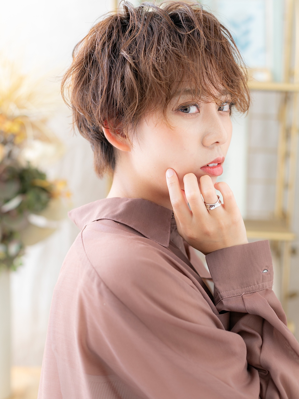 ハイライトフェザーショートヘア20代