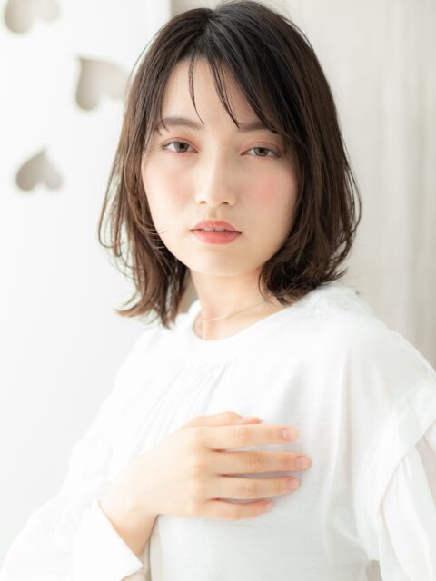 大人可愛いくすみベージュ小顔ボブ20代30代