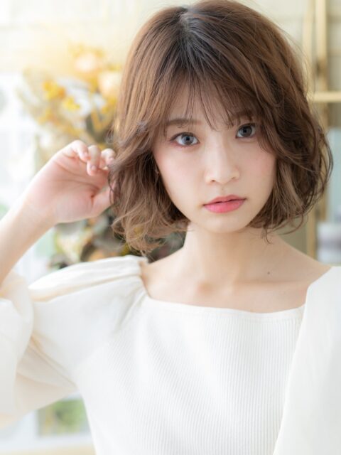 大人可愛いイヤリングカラー小顔ボブ20代30代
