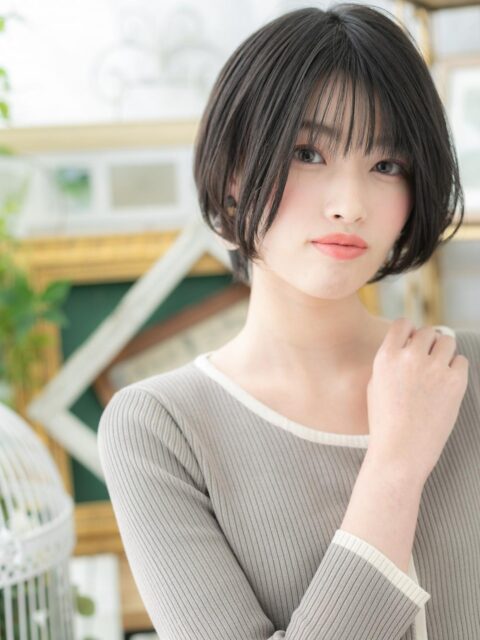 大人可愛いバレイヤージュ前下がりショート20代30代