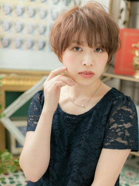 大人可愛い斜めバング小顔ショート20代30代