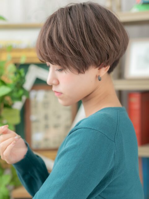 大人可愛い小顔刈り上げショート20代30代