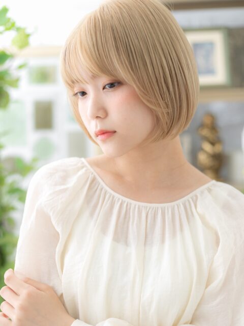 大人可愛いハイトーンミルクティーボブ20代30代