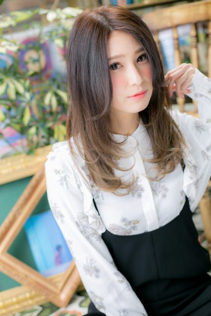 グラデカラーのレイヤーストレート