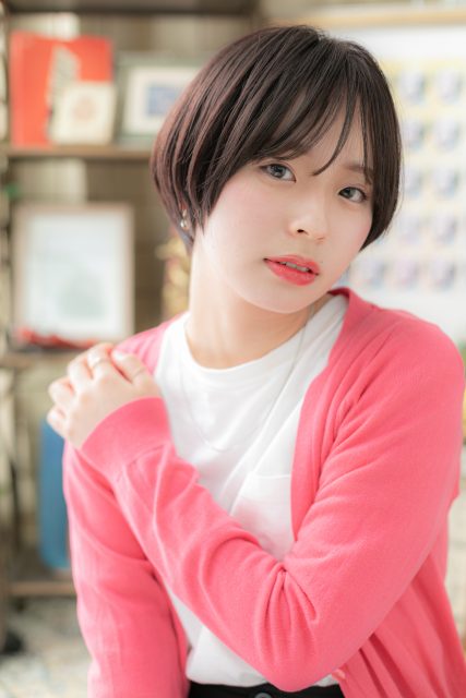 黒髪くすみカラー前下がりミニボブショート