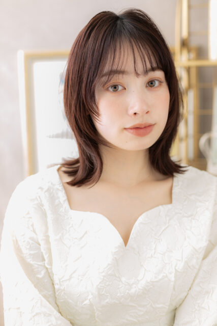 顔周りレイヤーカット韓国風小顔ウルフボブ