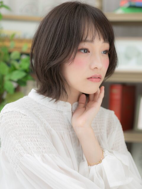外ハネアッシュグレージュ肩ラインボブ20代30代