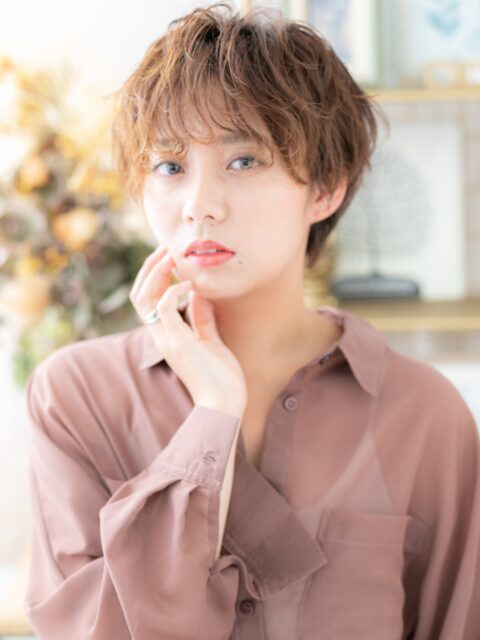 マロンベージュフェザーショートヘア20代30代