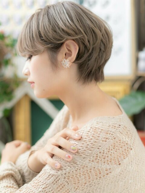 大人可愛いパールグレー小顔ショート20代30代