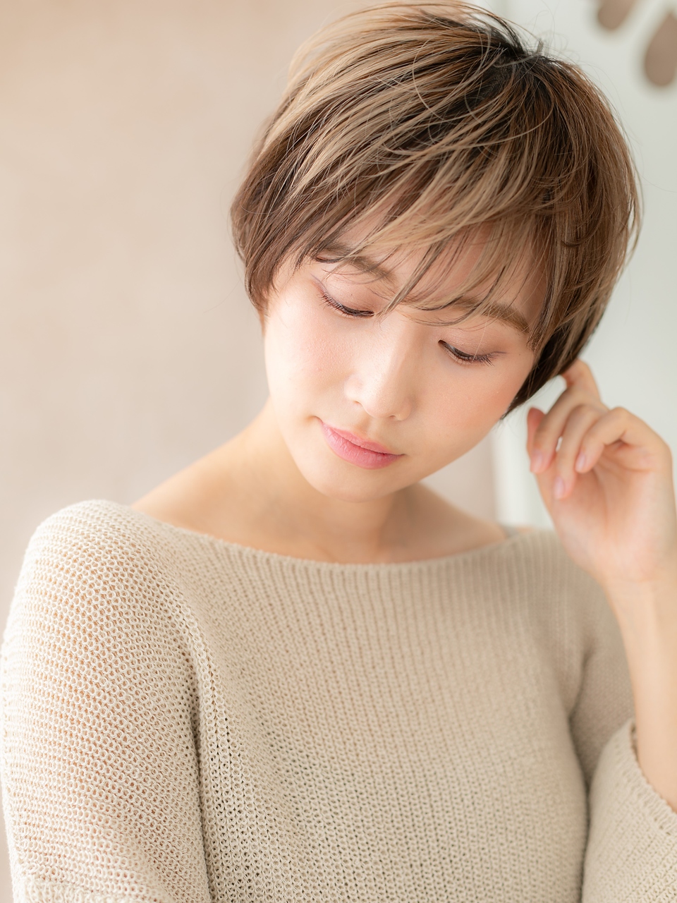 大人可愛いハイライト小顔ショート20代30代