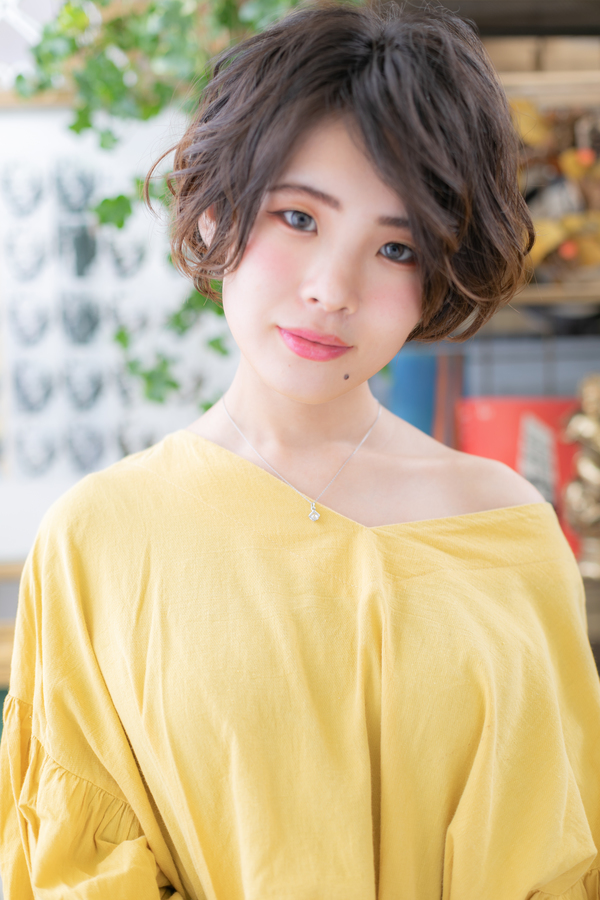 くせ毛風カール前下がり大人ボブ