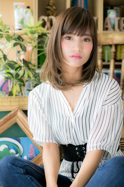 ヌーディストレートで透明感