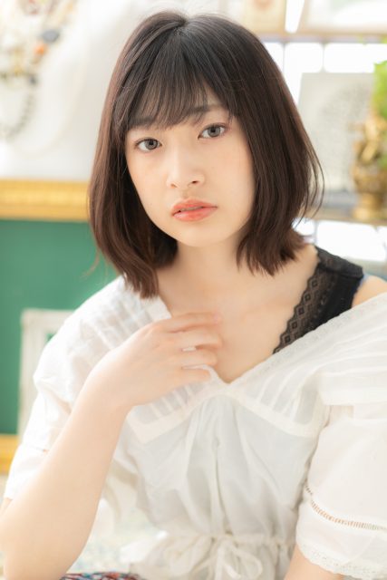 ダークグレージュ大人可愛いくせ毛風ロブヘア