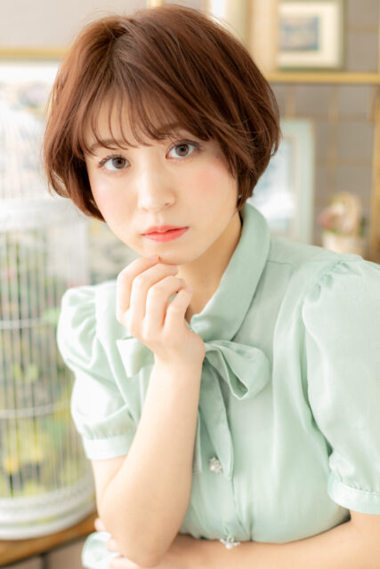 ひし形シルエットベージュピンクガーリーボブ