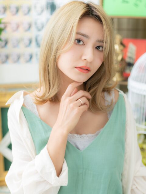 大人ハイライト小顔艶感ミディ20代30代