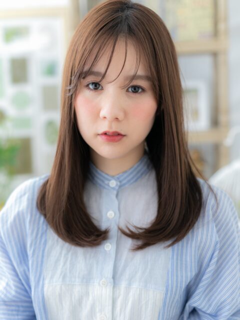 伸ばしかけ抜け感ミディアムウルフ20代30代