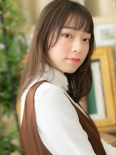 シースルーバング前下がりレイヤーミディ20代30代