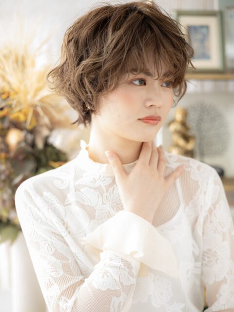 大人可愛い小顔フェザーショート20代30代