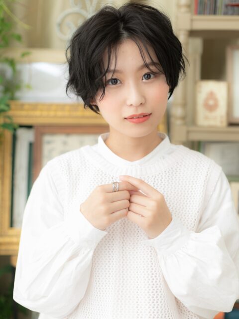 大人可愛いくせ毛風小顔ショート20代30代