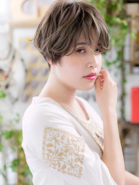大人可愛いくせ毛風小顔ショート20代30代