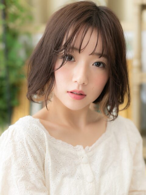 大人可愛いインナーカラーくせ毛風ボブ20代30代